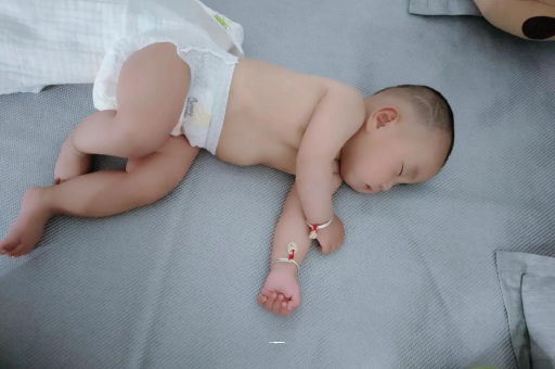 天长几个月宝宝会抬头